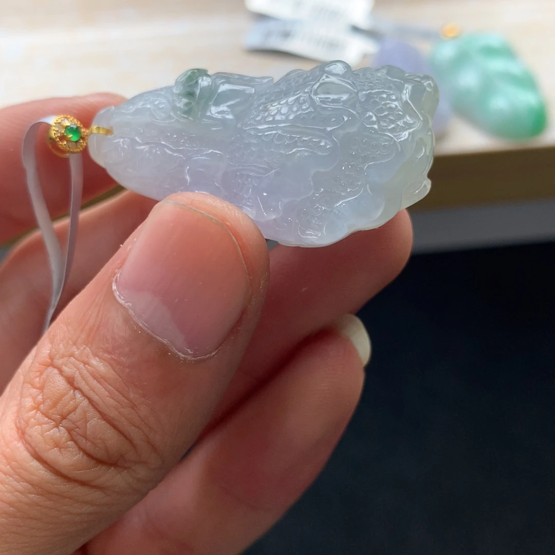 翡翠未镶嵌颈饰吊坠