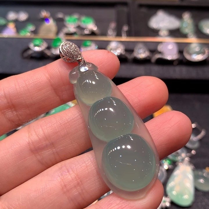 【闪购商品】颈饰18K金镶嵌翡翠翡翠