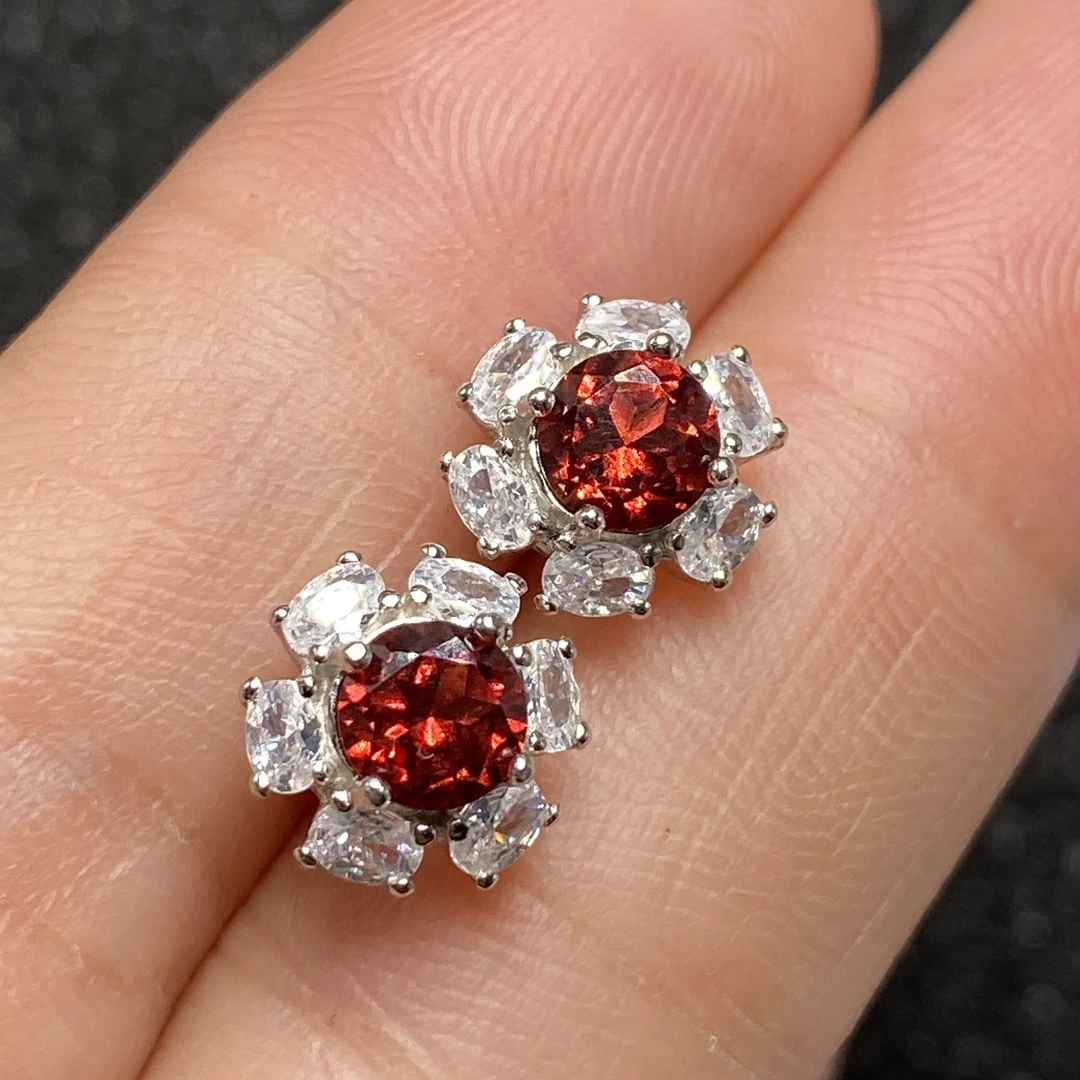 石榴石花朵耳钉S925银镶嵌