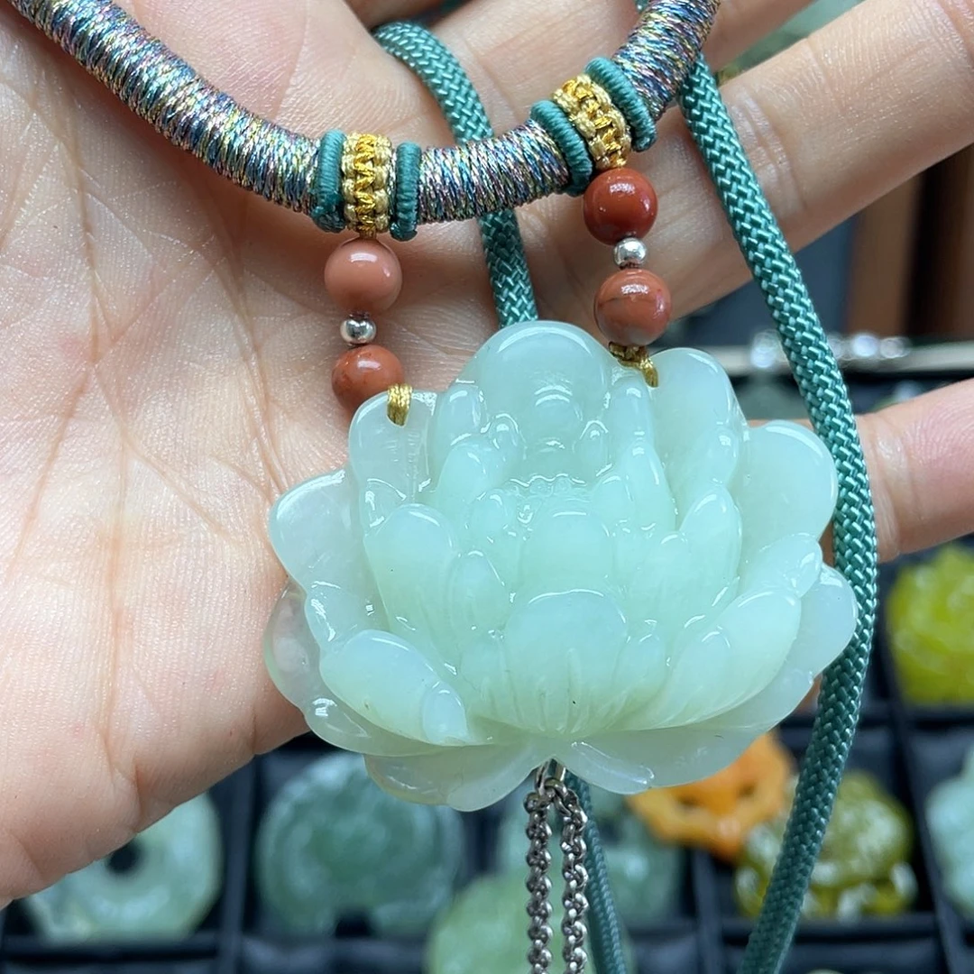 蛇纹石玉未镶嵌颈饰