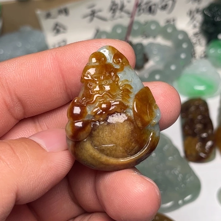 翡翠未镶嵌颈饰钟馗