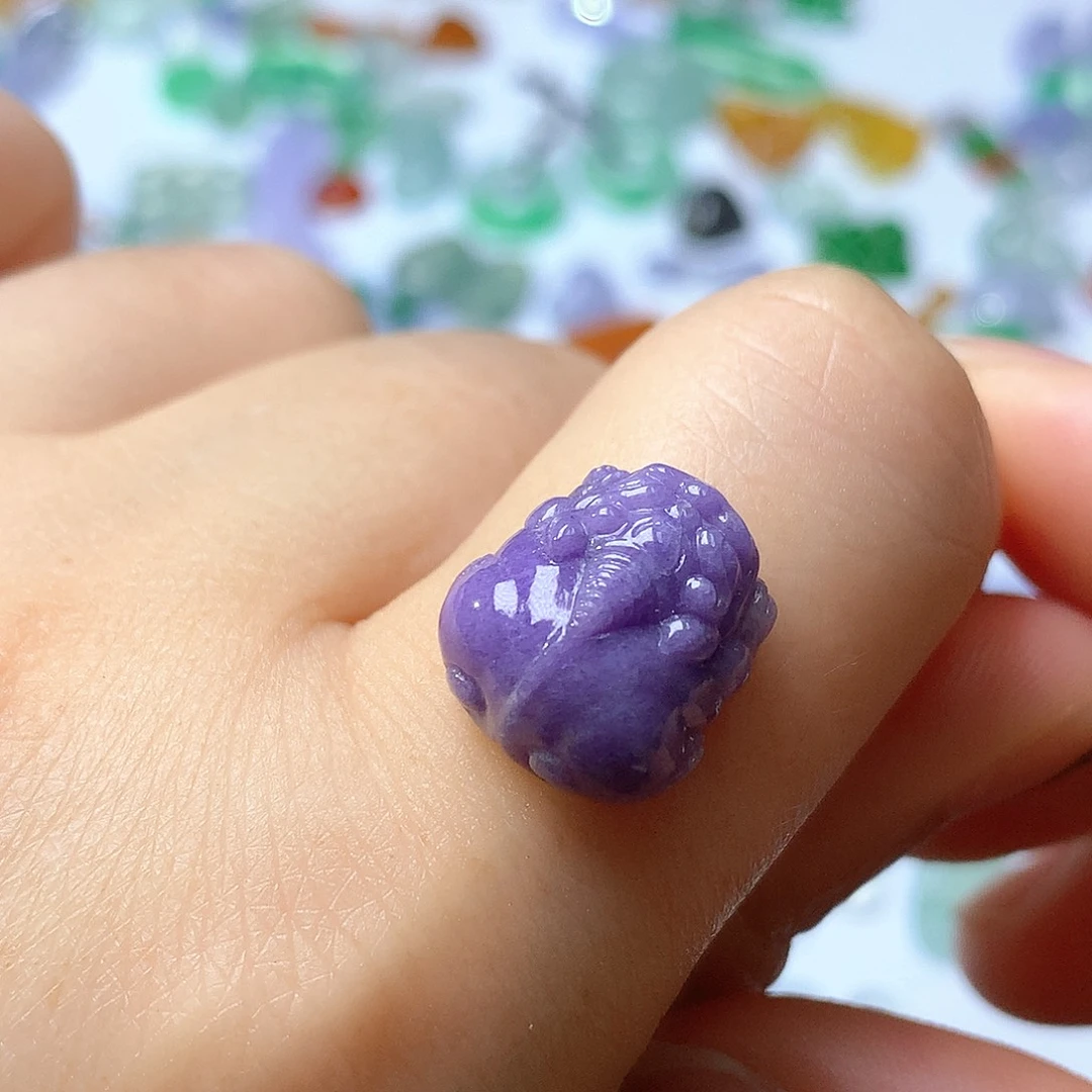 翡翠未镶嵌颈饰皮休