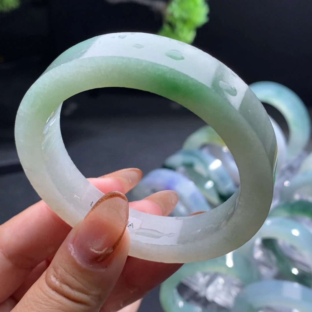 定制翡翠未镶嵌翡翠手镯