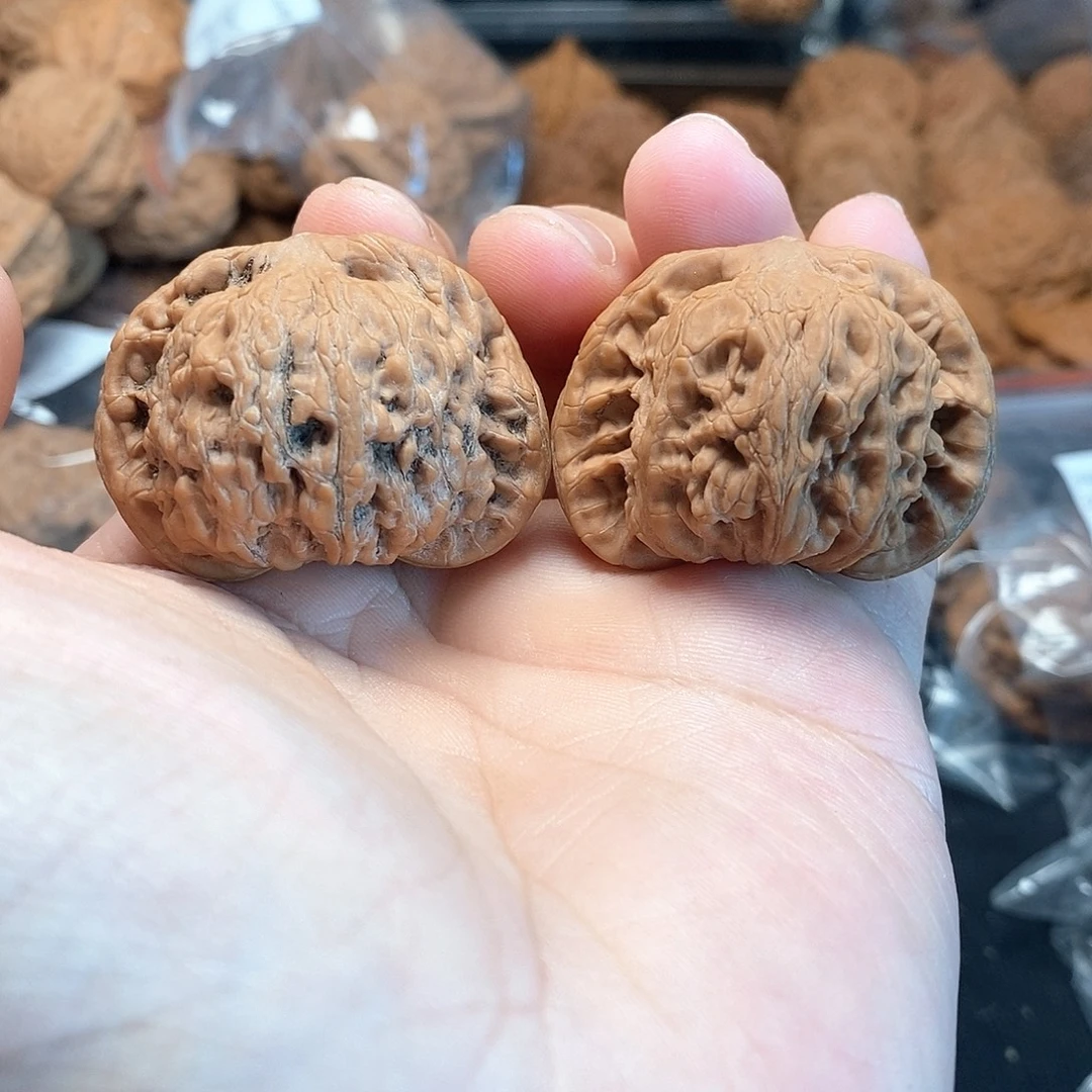 1文玩核桃燕山第一闷40-172