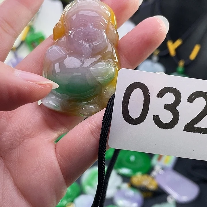 翡翠未镶嵌吊坠(赠链)