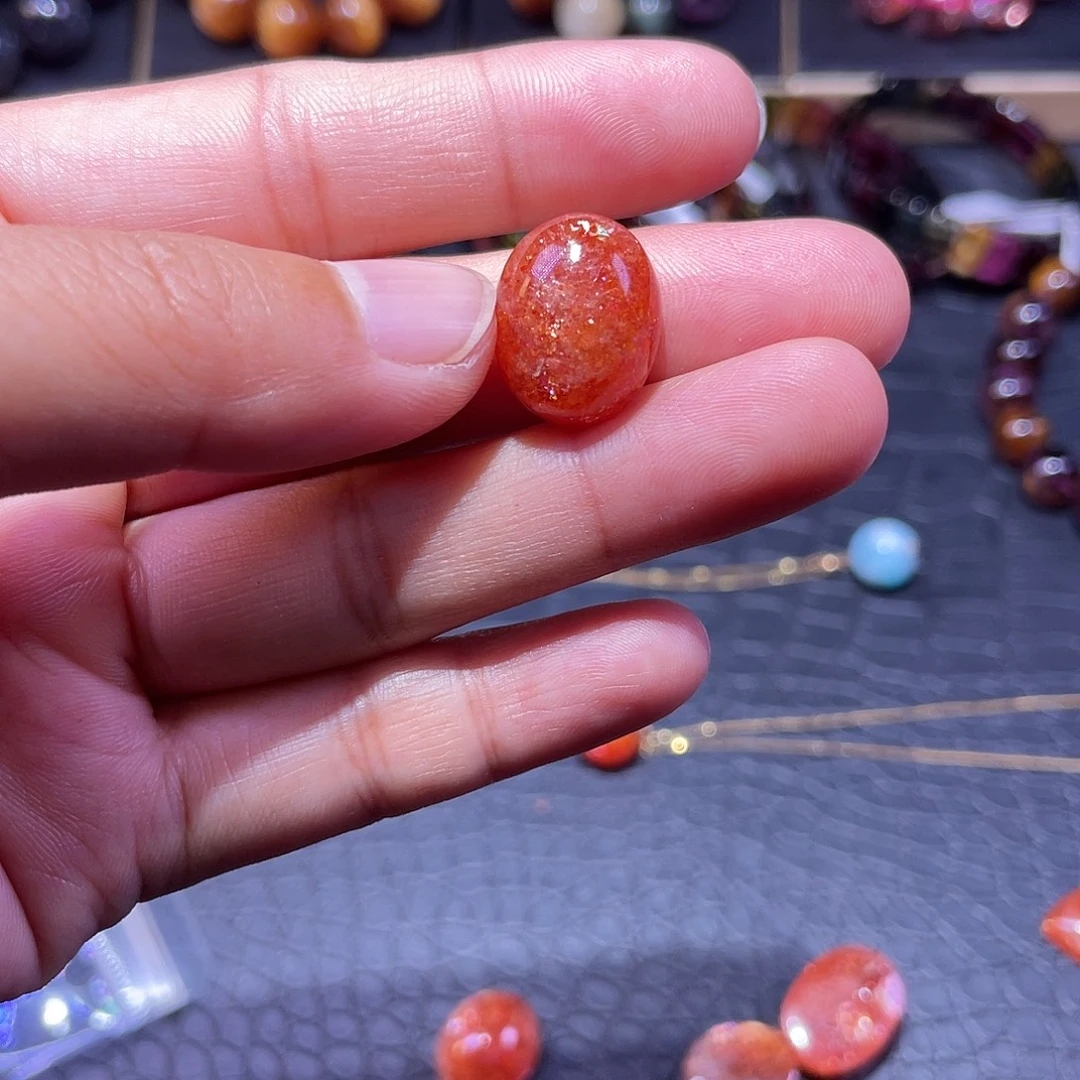 万***青未镶嵌颈饰日光石金太阳吊坠