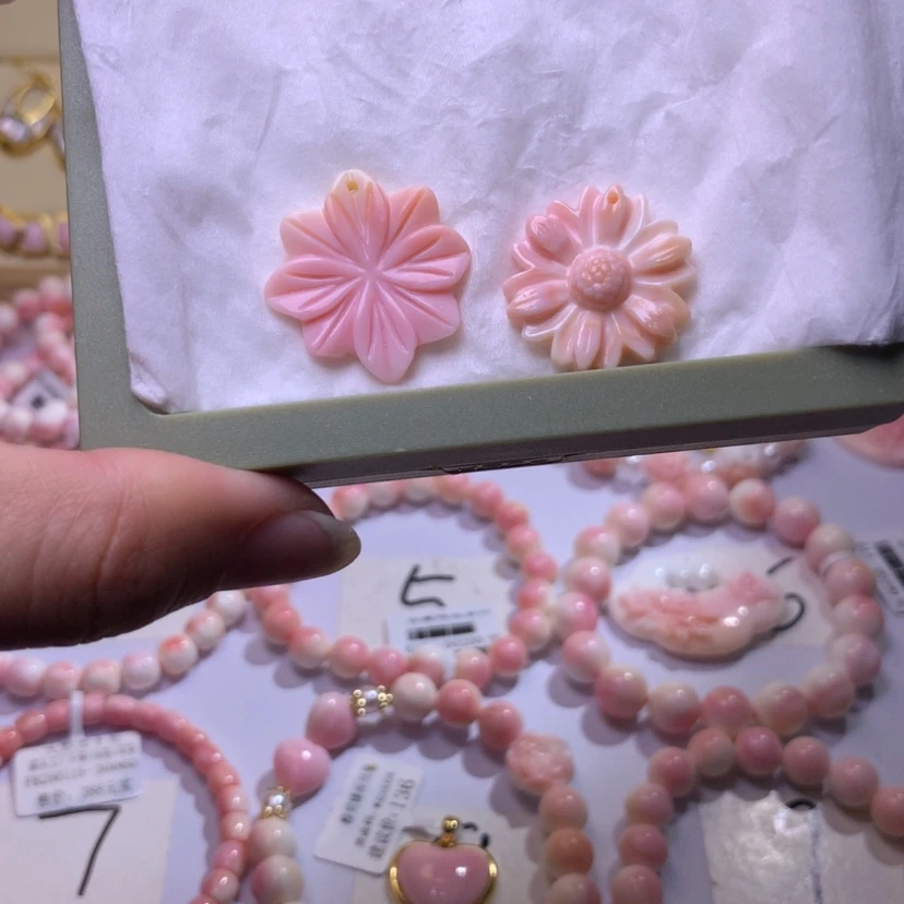 【闪购商品】查罗石颈饰合金福利