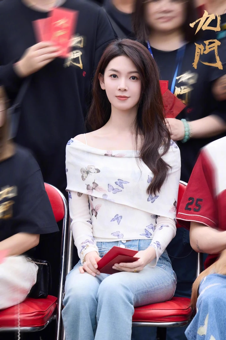 陈瑶同款白色蝴蝶印花一字肩网纱长袖t恤女夏季修身短款露肩上衣