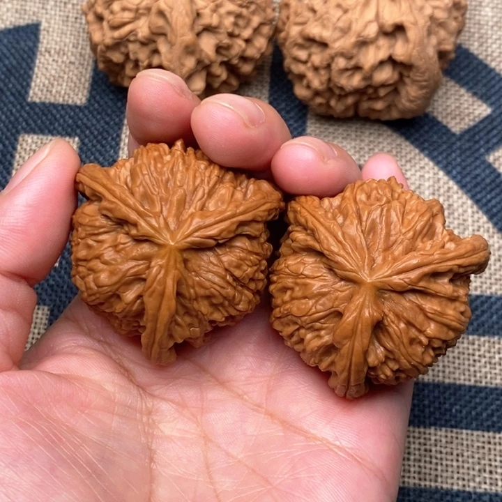 吊坠文玩核桃天**空