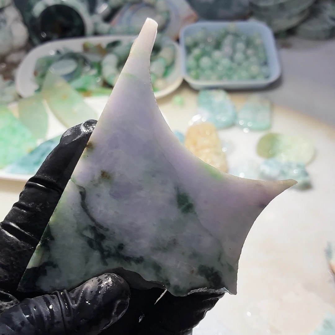 翡翠足铂镶嵌颈饰边角料