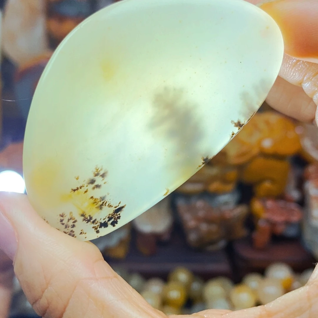 石英质玉（黄龙玉）未镶嵌颈饰