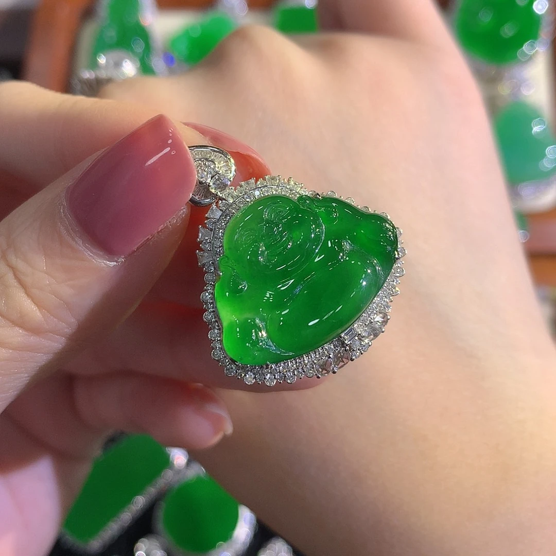 颈饰18K金镶嵌翡翠