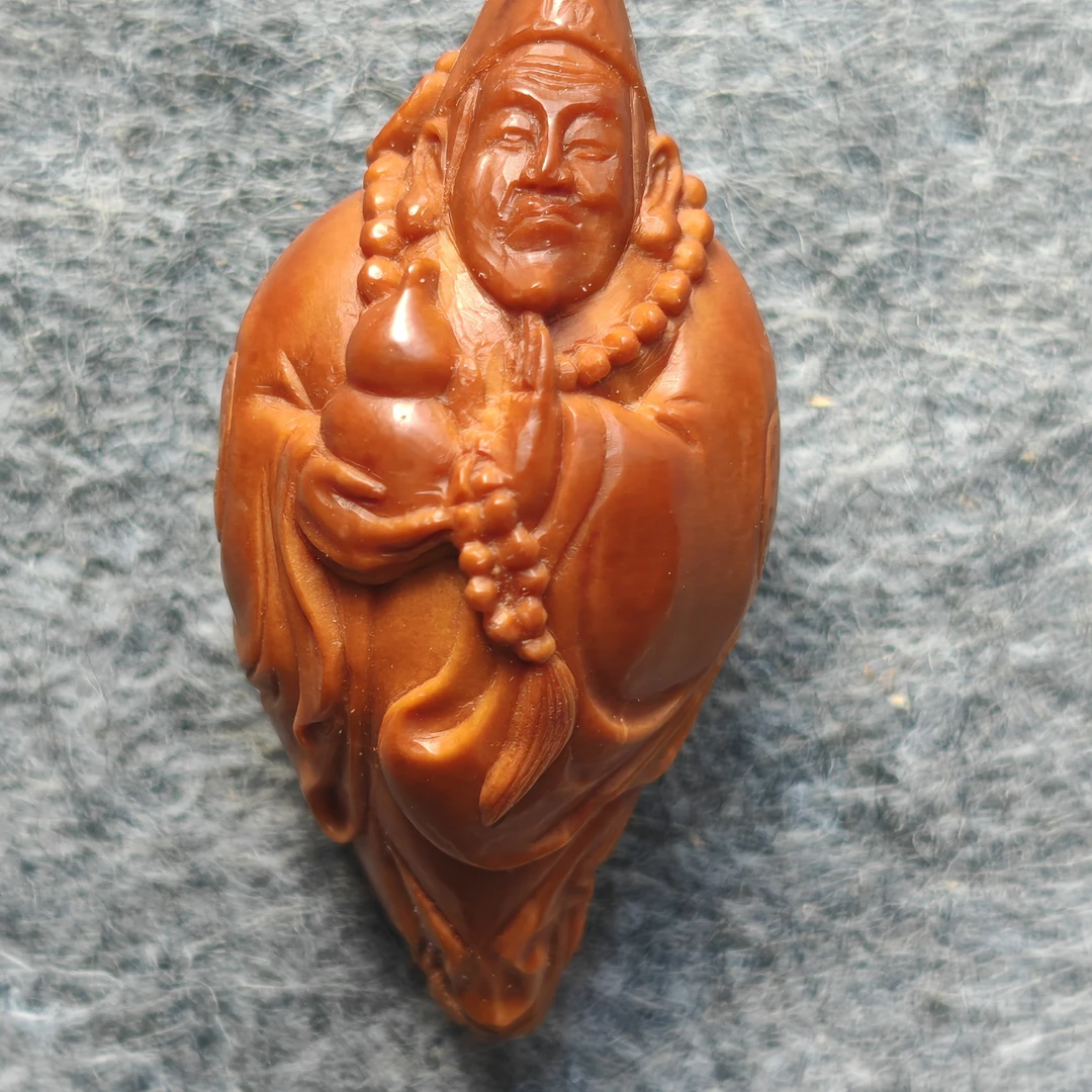 筛俊核雕济公活佛