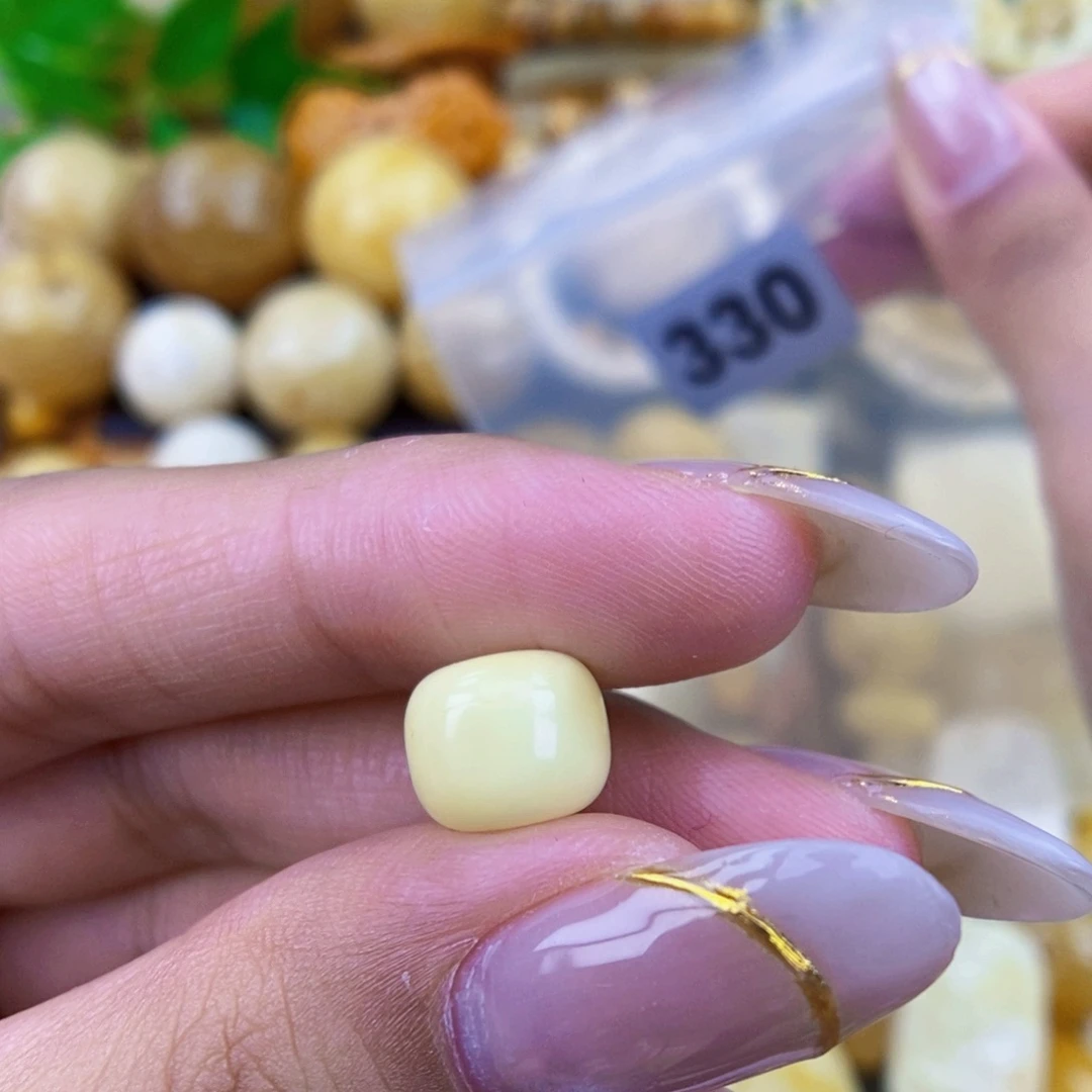 A***s未镶嵌琥珀珠宝奇石