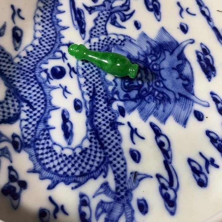 瓷片翠瓶小吊坠一枚