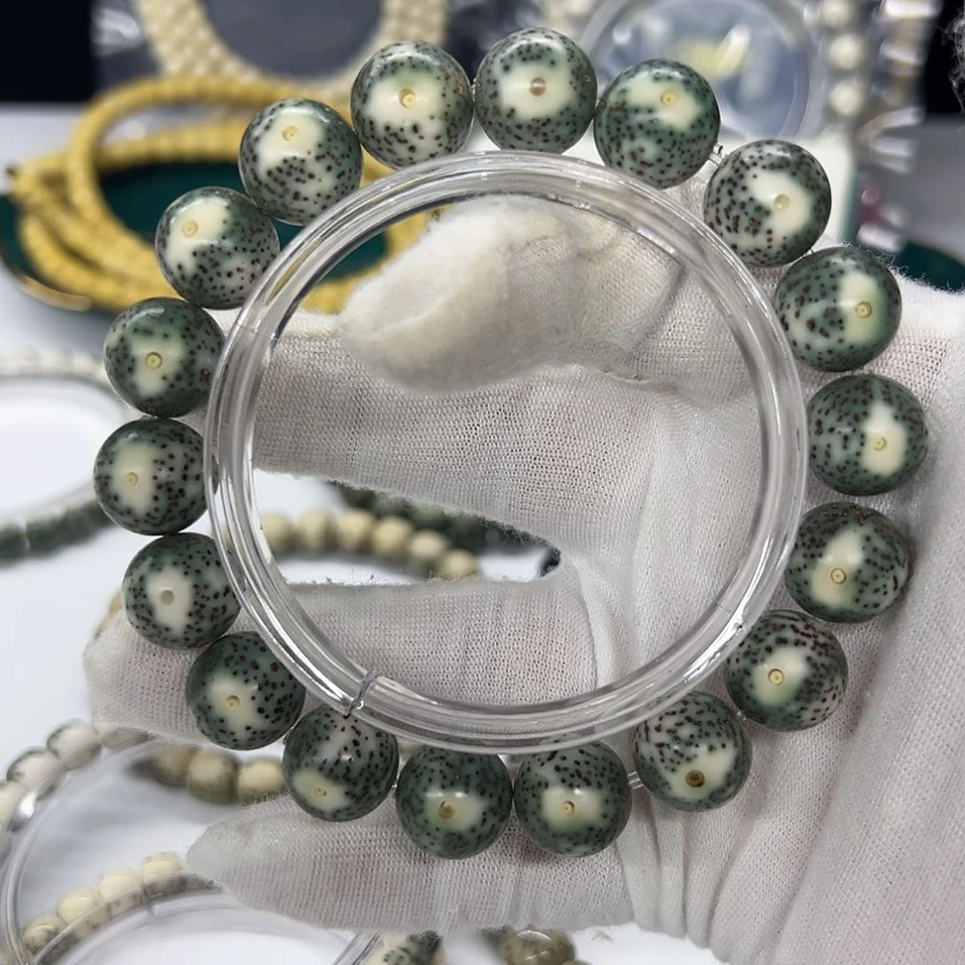 嘎***斯石玉料卡13圆珠眼睛