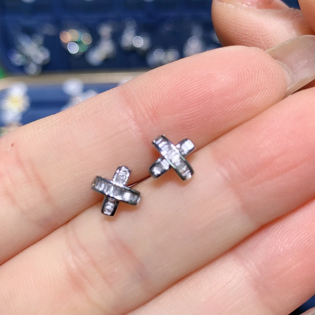 【闪购商品】钻石耳饰18K金镶嵌耳钉