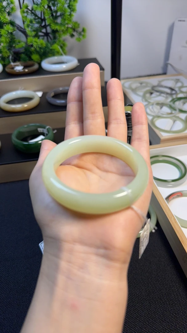 和田玉手镯黄口料