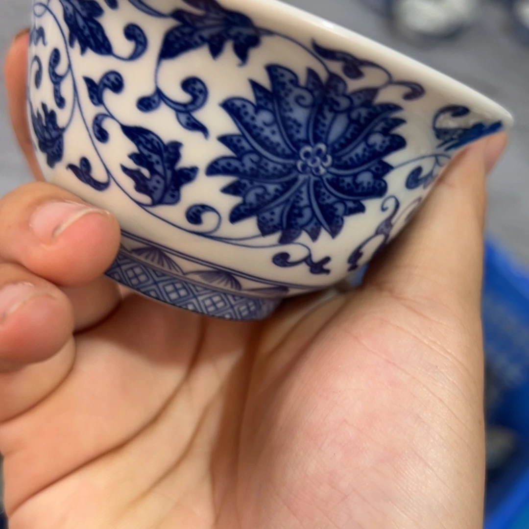 白青花缠枝莲压手杯带线