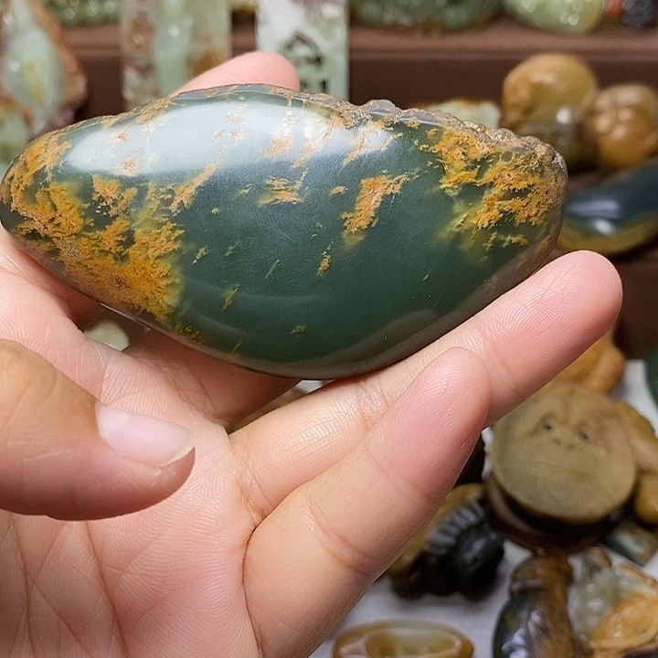 仲***风颈饰未镶嵌岫岩河磨玉（透闪石质玉）