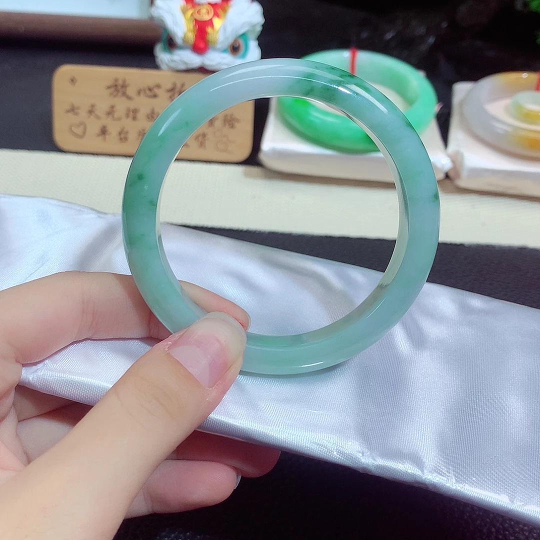翡翠未镶嵌手镯1202