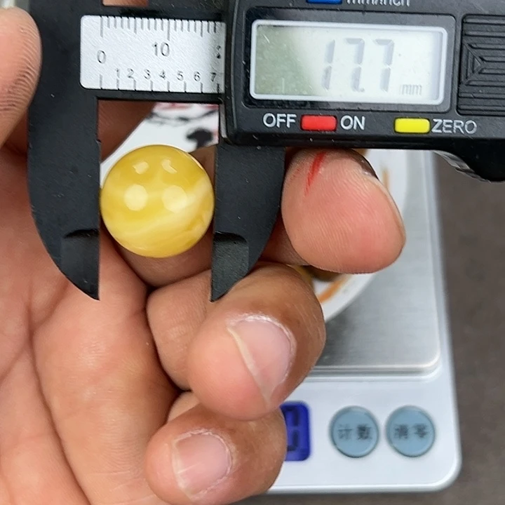 未镶嵌琥珀裸石35