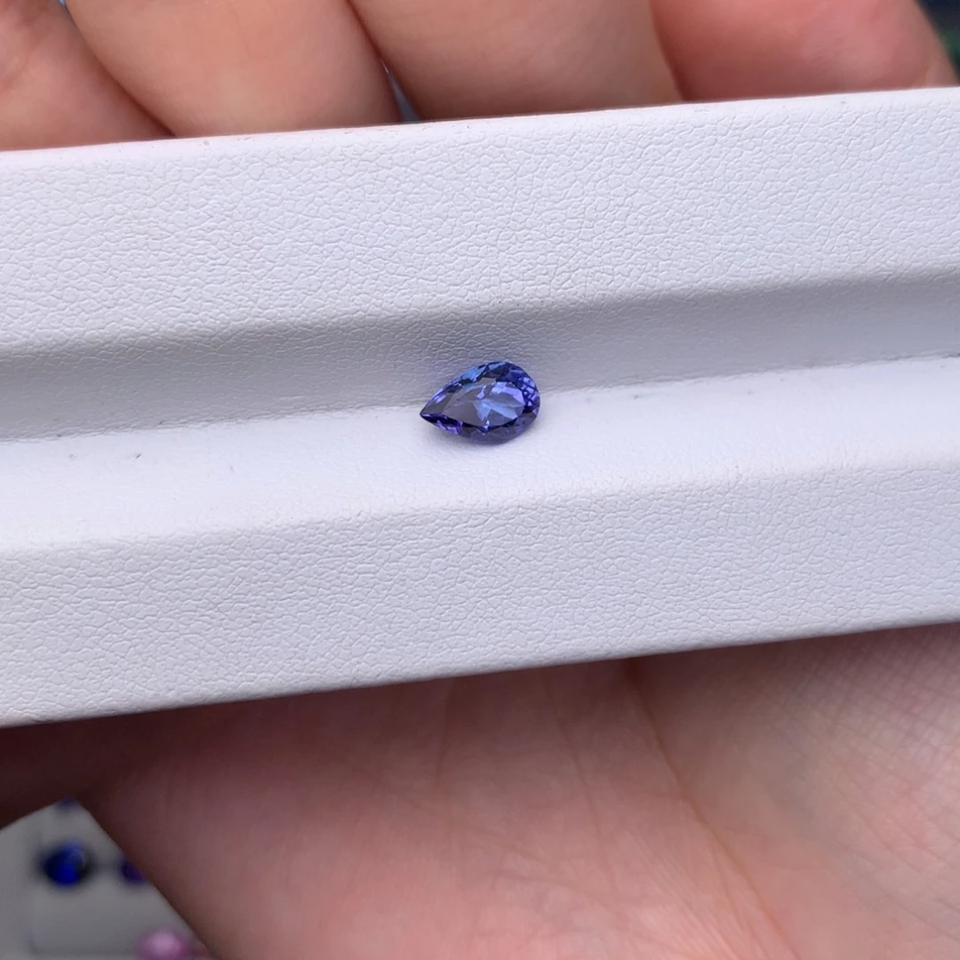 未镶嵌裸石坦桑石0.97ct