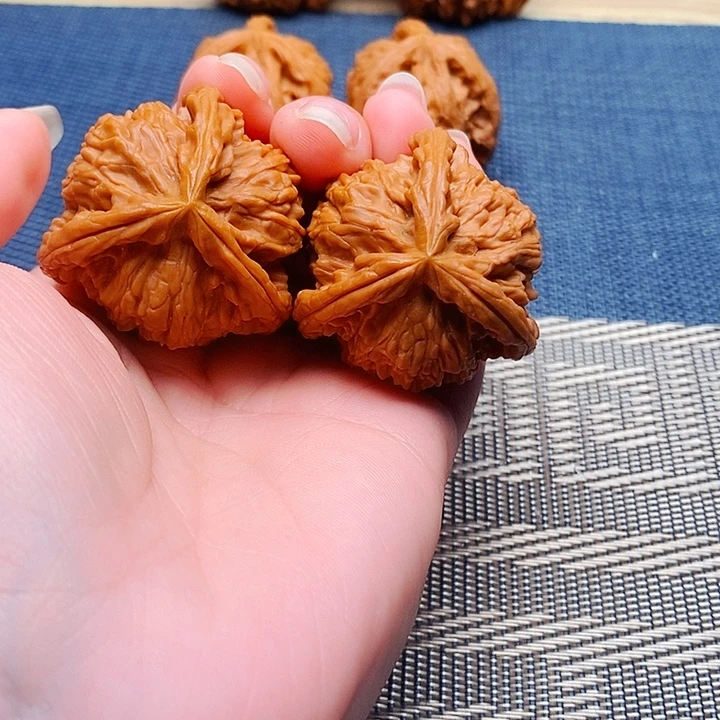 巴***爷文玩核桃吊坠三棱