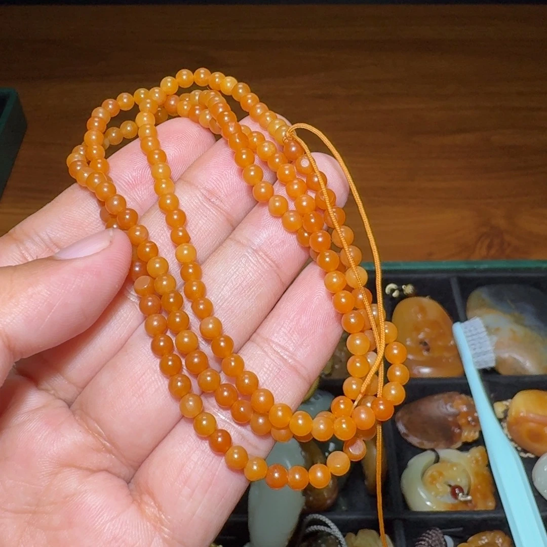 莫***逸颈饰未镶嵌和田玉