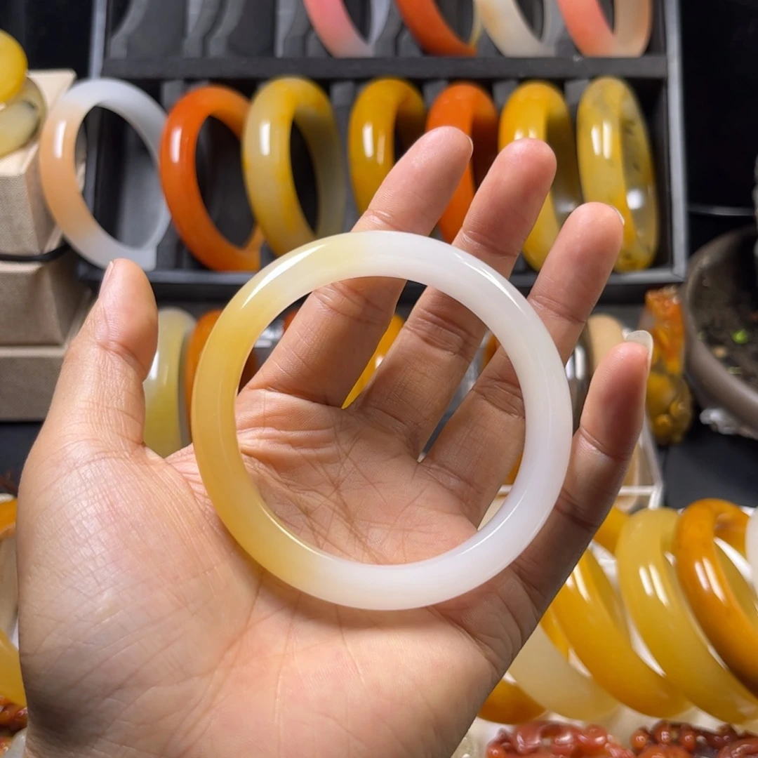 石英质玉（黄龙玉）未镶嵌颈饰手镯58