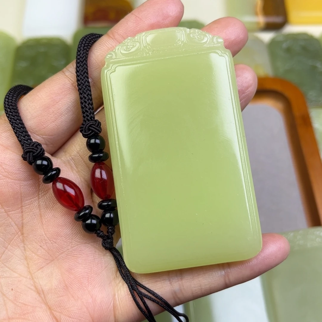 新疆昆仑山料无事牌