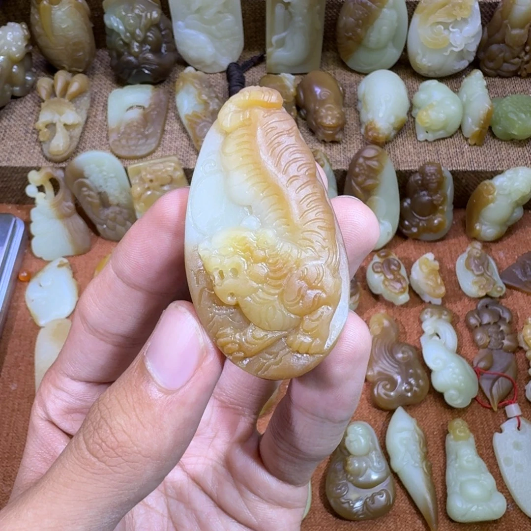 颈饰未镶嵌和田玉