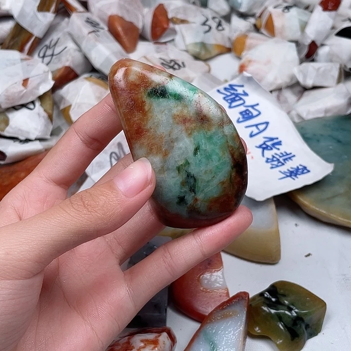 宁***佬翡翠未镶嵌颈饰翡翠