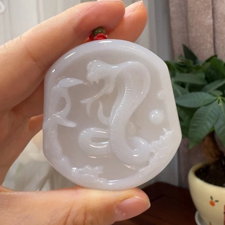 翡翠未镶嵌颈饰生肖蛇