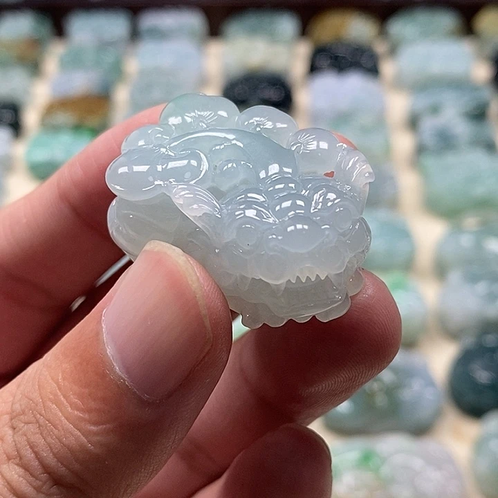 翡翠未镶嵌颈饰貔貅