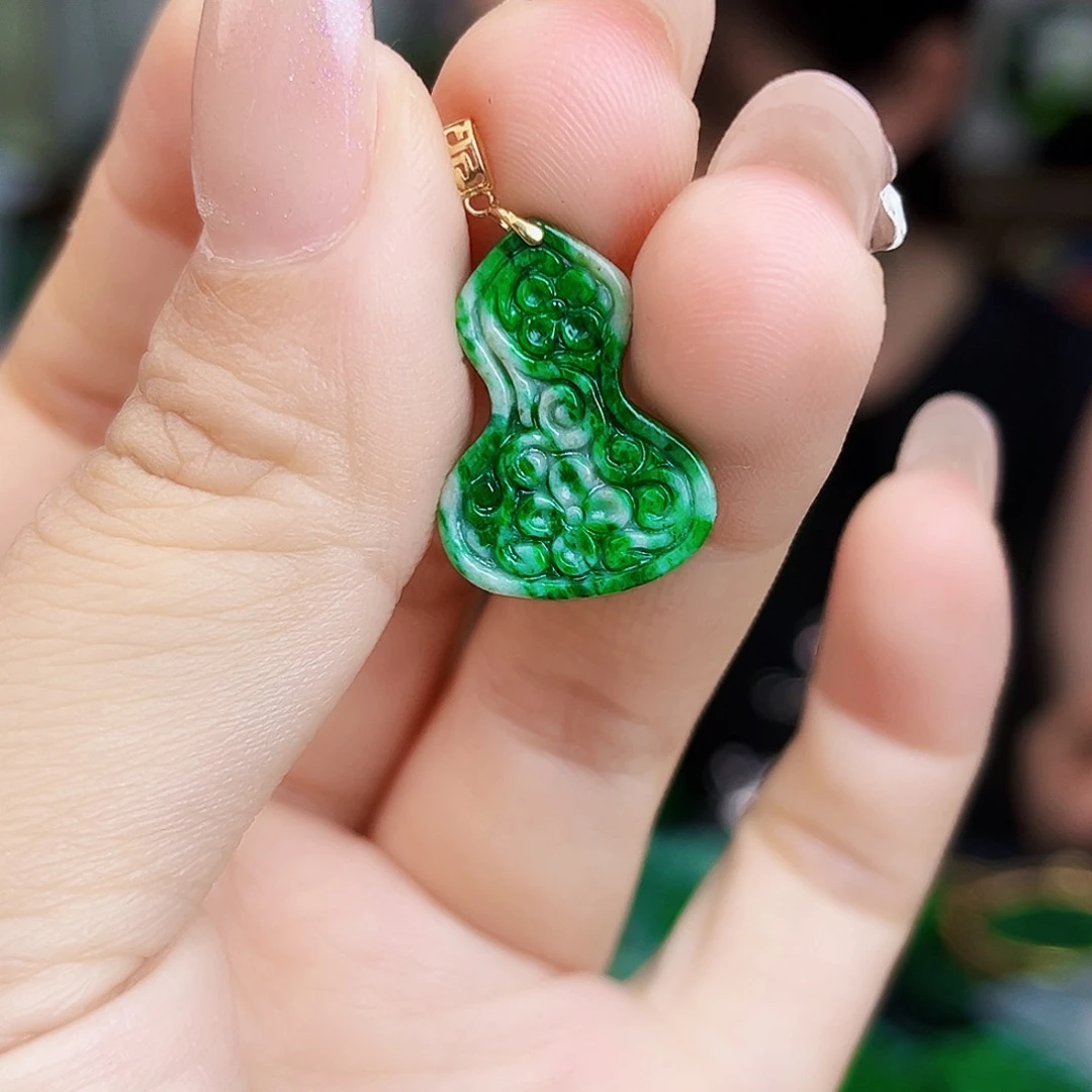 翡翠18K金镶嵌颈饰多样性