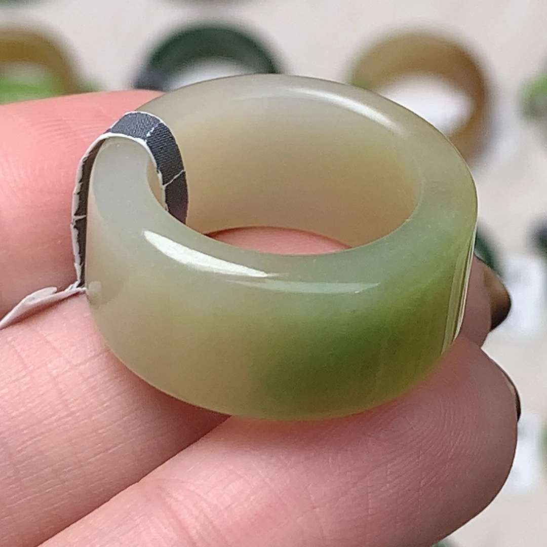 未镶嵌戒指和田玉