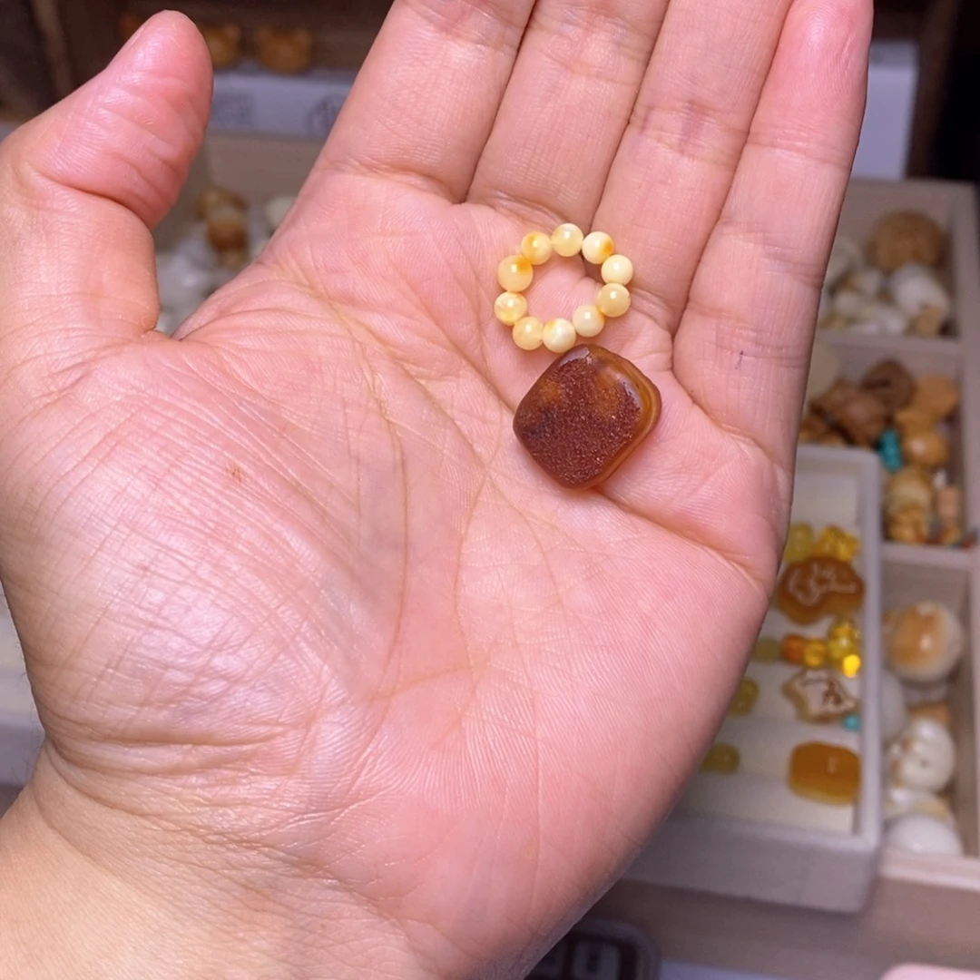 茯***苓吊坠猴头核桃蜜发牌1.49克 蜜卡