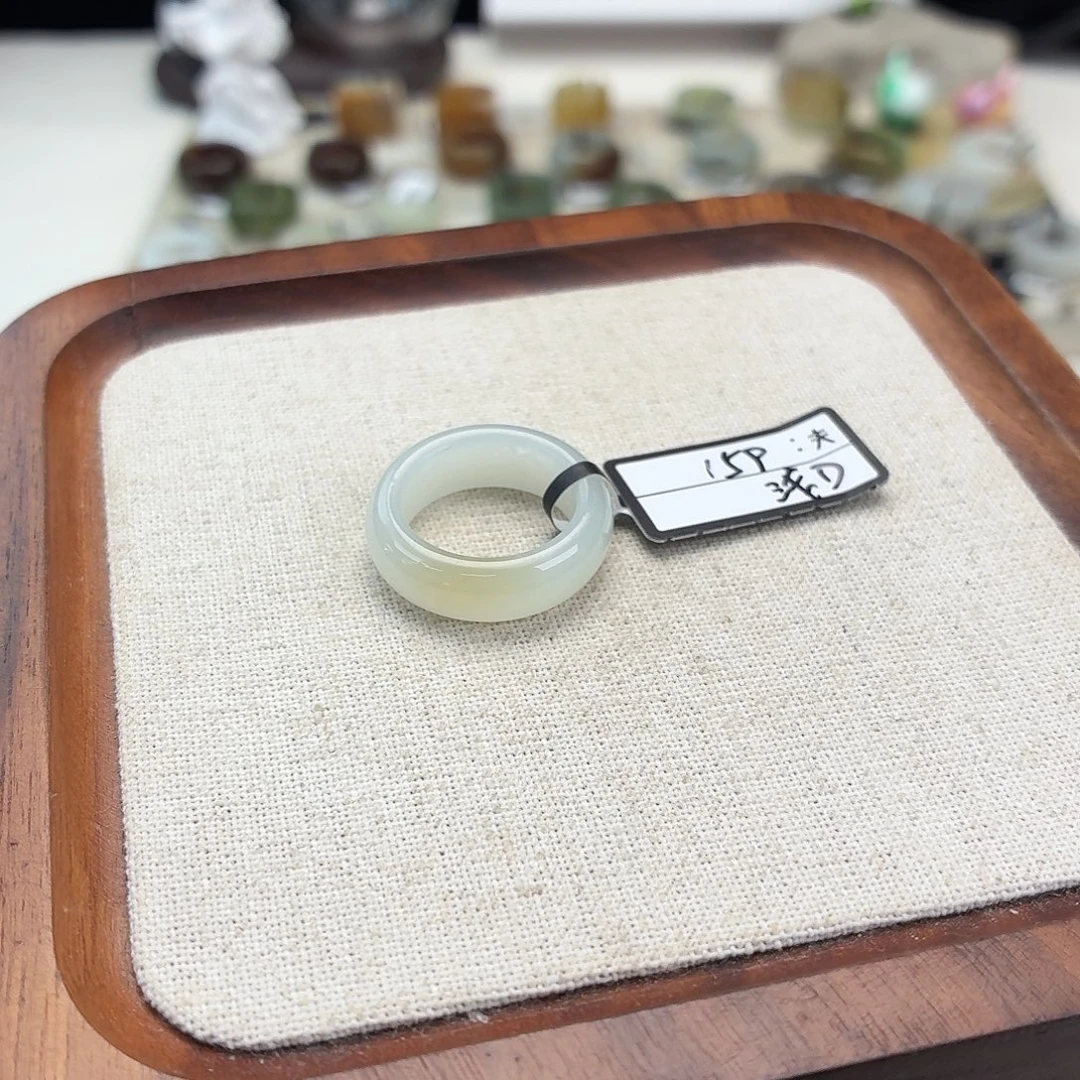 未镶嵌戒圈和田玉F79一口糖轮胎15.8不退换