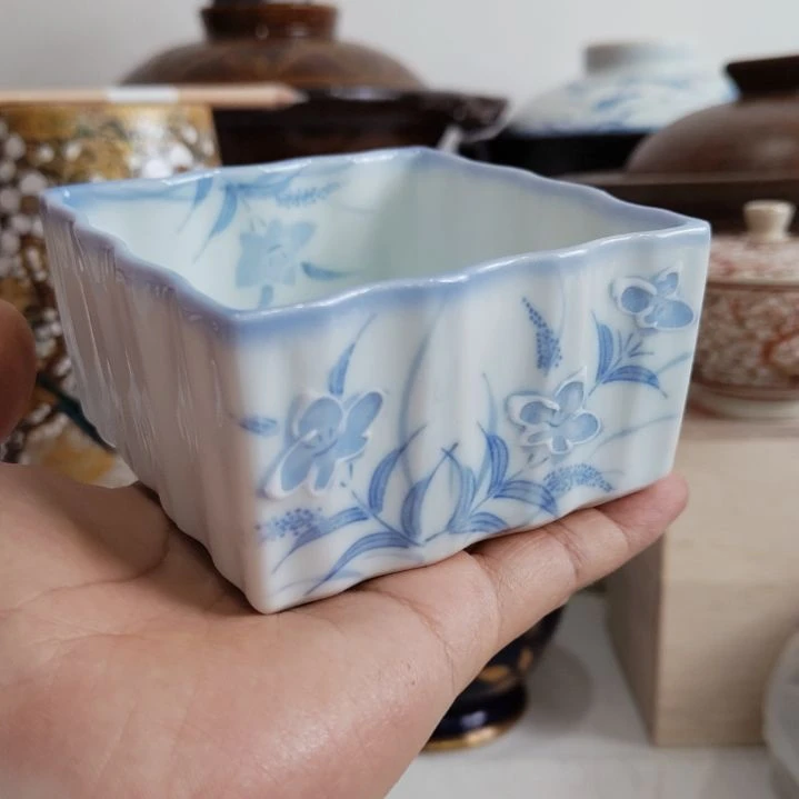 塑料方型小碗。。。。。
