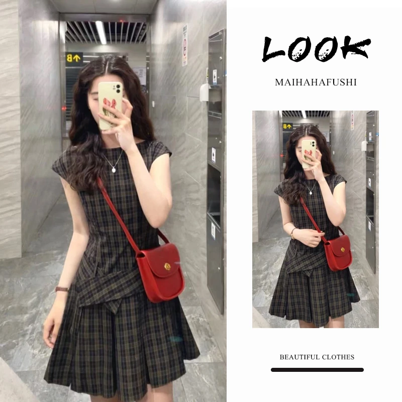 夏季时尚一整套女装2025新款爆款减龄设计感不规则洋气格纹连衣裙