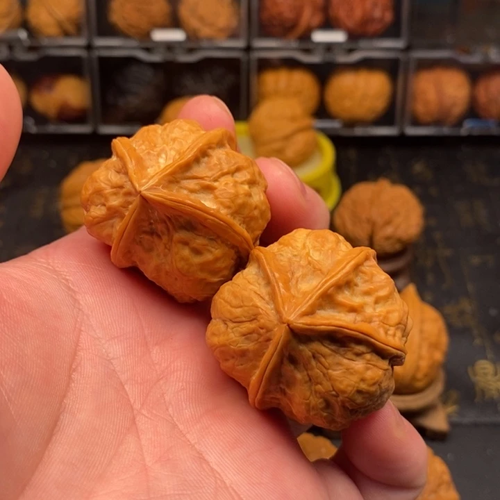 文玩核桃把件铁皮四棱