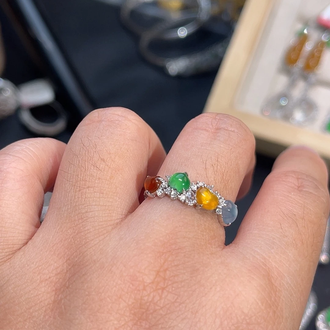 翡翠戒指18K金镶嵌多彩爱心