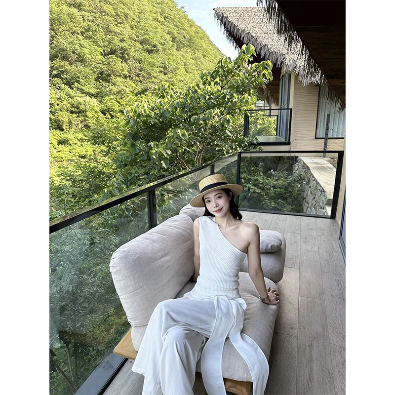 老钱风女式衣服法式高级感显瘦斜肩背心上衣夏季高腰休闲阔腿裤