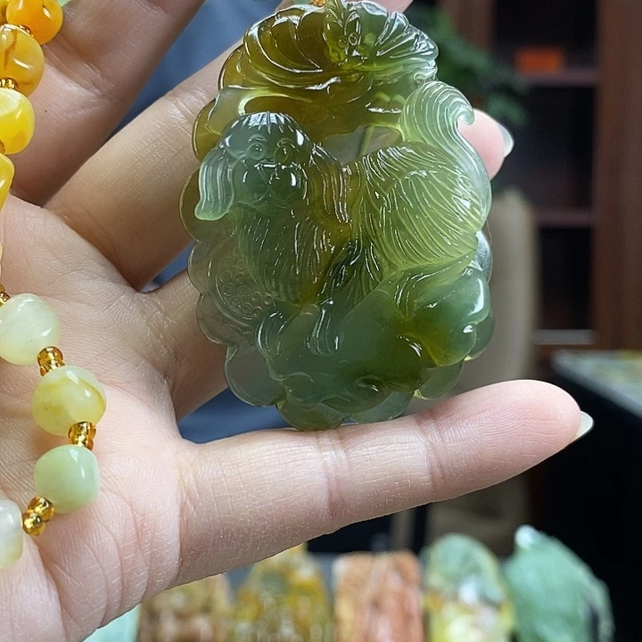 蛇纹石玉未镶嵌颈饰