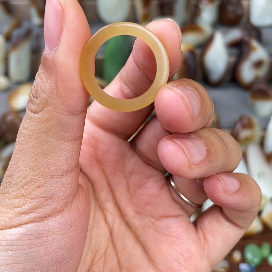 和田玉未镶嵌戒指