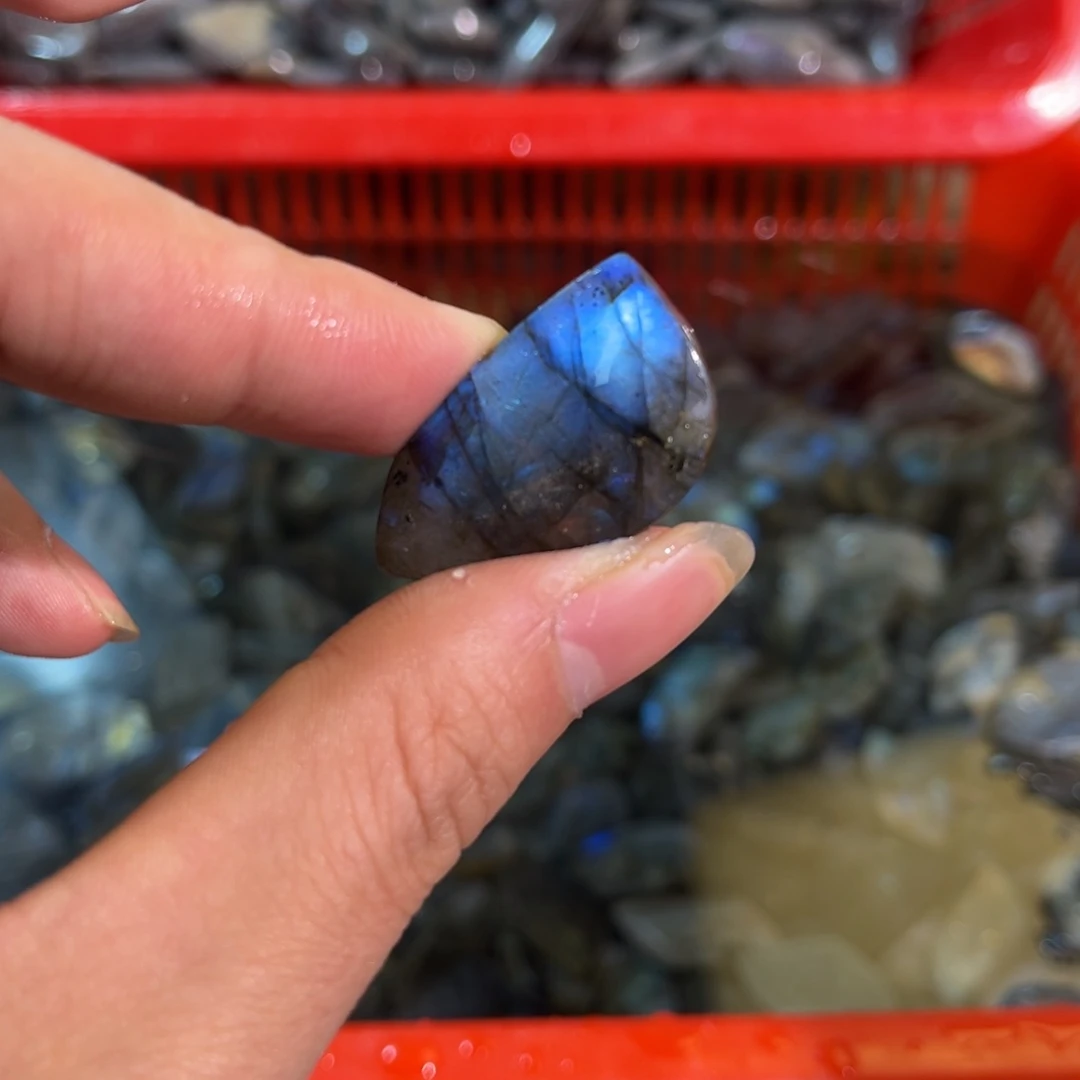 拉长石吊坠未镶嵌鸦*