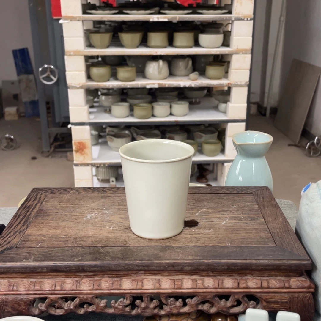 瓷片月白釉手拉可乐杯