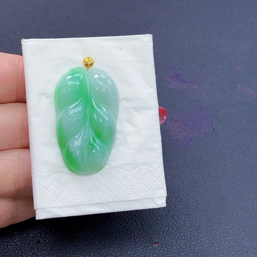 翡翠18K金镶嵌颈饰精品•叶子吊坠