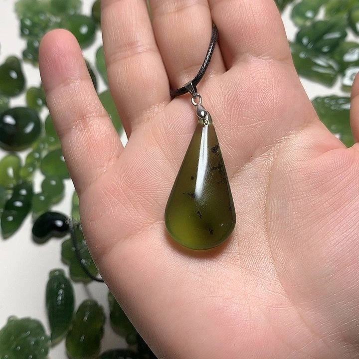 蛇纹石玉合金颈饰